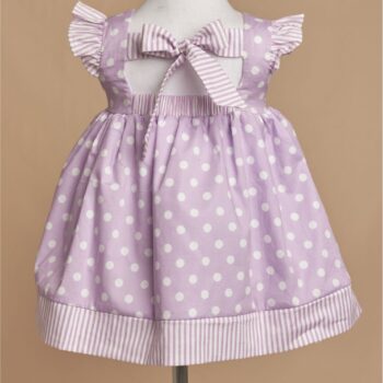 vestido inspirado en encanto color lila con aplique de flor espalda abierta